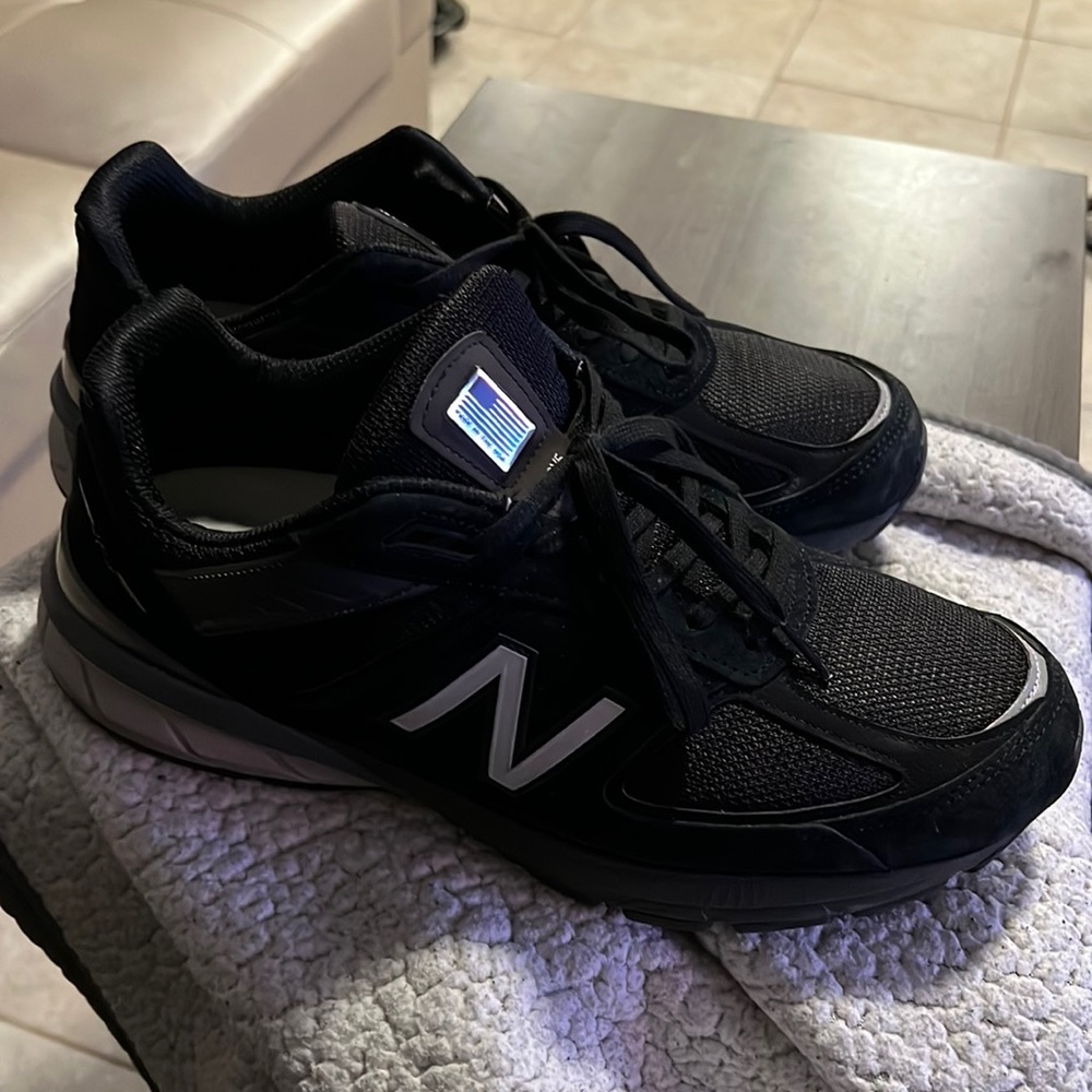 New balance 990 v5 black worn twice. Size 13 4E